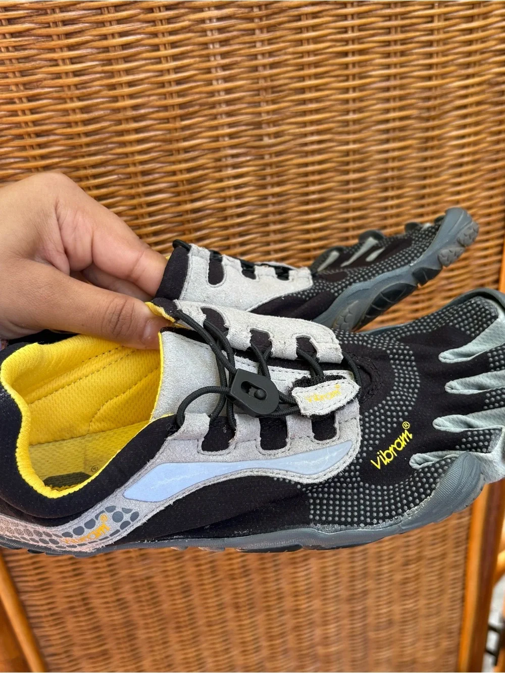 Vibram Women’s Toe Five Finger Shoes 39 8.5 Yellow Black Casual Trendy Gorpcore